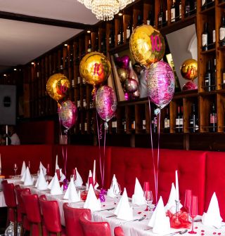 Otevíráte novou pobočku? 🎈 Postaráme se o slavnostní atmosféru, kterou si všichni zapamatují – od balónků po dokonalé...