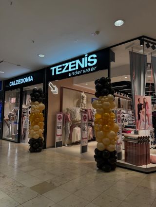 Nová prodejna @tezenisofficial v naší balónkové výzdobě! 🎈💛 Milujeme výzdoby pro značky, které mají styl – a tahle byla...